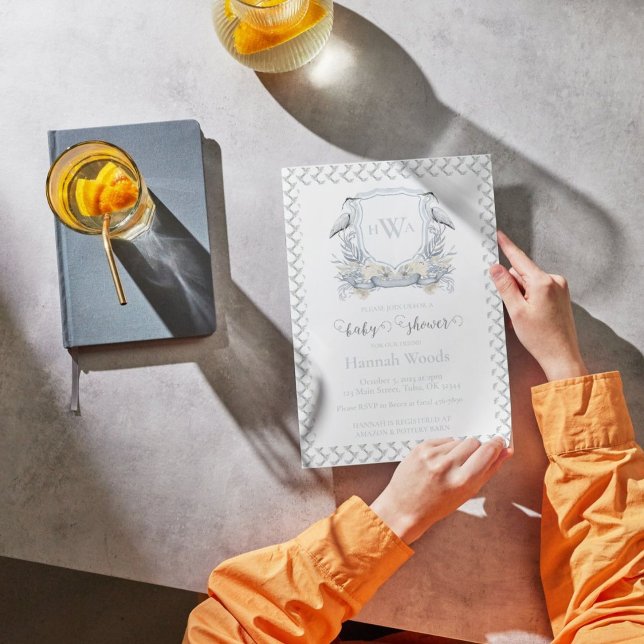 Invitation Baby shower de la crête de monogramme gris-bleu (Créateur téléchargé)