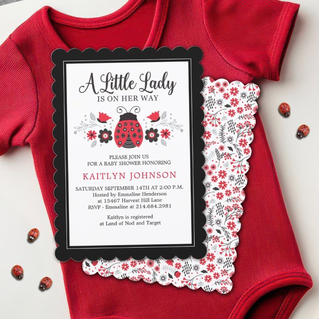 Invitation Baby shower de la petite dame Ladybug (Cute Little Lady Baby Shower Invitation featuring a ladybug and flowers. )