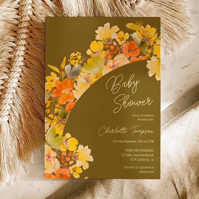 Invitation Baby shower de script de fleurs jaunes boho d'auto (Fall boho yellow flowers script baby shower invitation on green)