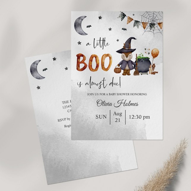 Invitation Baby shower d'Halloween de Little Boo (Little Boo Halloween Baby Shower Invitation on gray table.)