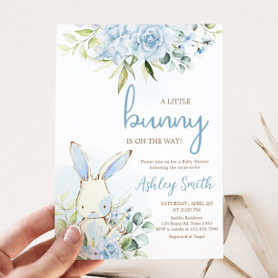 Invitation Baby shower lapin de lapin de fleurs bleues