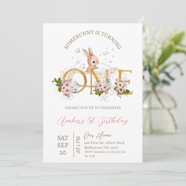 Invitation Bain Un Lapin Tourne Un 1Er Anniversaire (Debout devant)