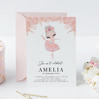 Ballerine blonde dans l'anniversaire floral de