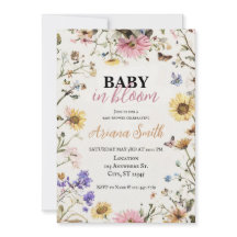 Bébé dans le Baby shower en fleur