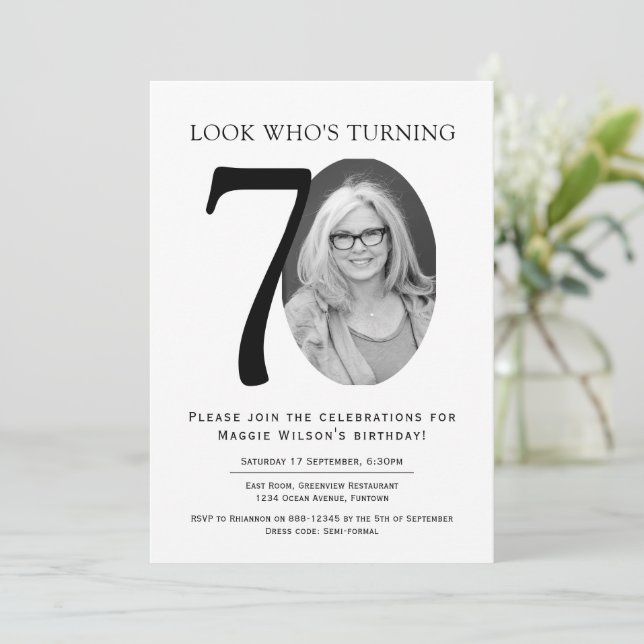 Invitation Black and White Photo 70th Birthday (Debout devant)