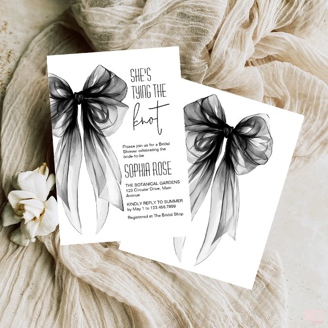 Invitation Black Bow Elle Attache La Fête des mariées de noeu (shes tying the knot elegant black bow bridal shower invitation gothic coquette theme bride or die)