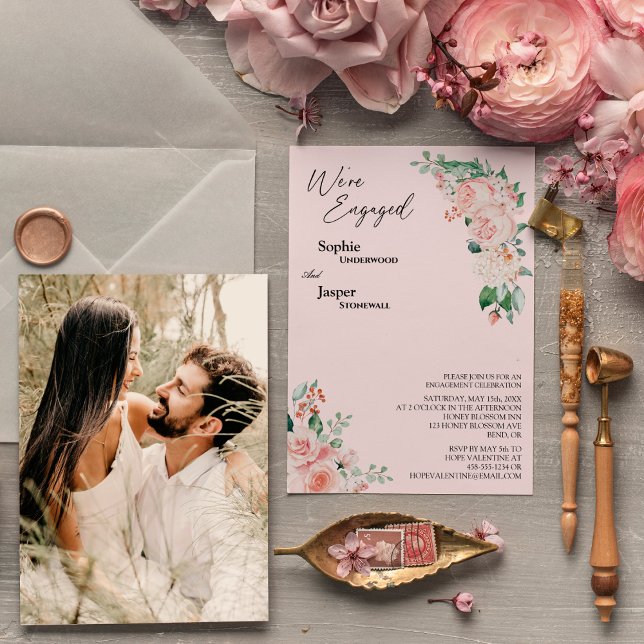 Invitation Blush Floral Pink Photo Nous sommes engagés Invita (Créateur téléchargé)