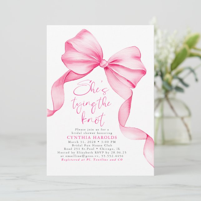 Invitation Blush Pink Bow She's Tying the Knot Bridal Shower (Debout devant)