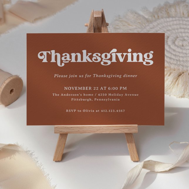 Invitation Boho et Rétro Terracotta | Dîner d'action de grâce (A retro, boho Thanksgiving invitation on a terracotta background)
