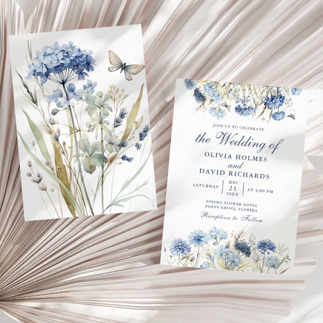 Invitation Boho Fleur sauvage bleu français Meadow Wedding In (Boho French Blue Wildflower Meadow Wedding Invite on a sunny dry palm leaf.)