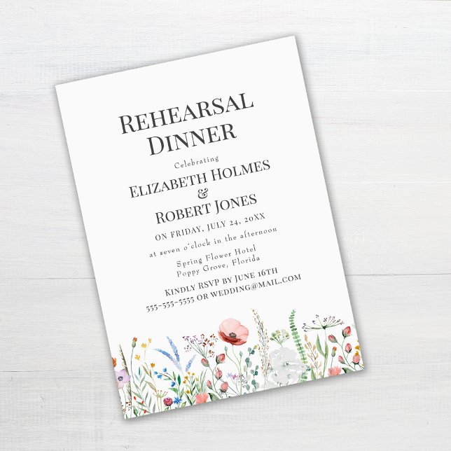 Invitation Boho Watercolor Dîner de répétition Fleur sauvage (Wildflowers Rehearsal Dinner Invitation Template on white wooden table)