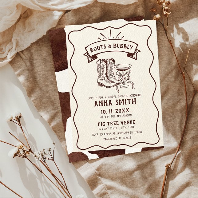 Invitation Bottes illustrées à la main et Fête des mariées mo (Boots & Bubbly Hand Illustrated Bridal Shower Invitation with Cow Pattern)