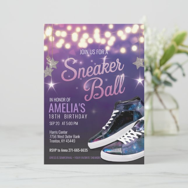 Invitation Boule de Basket violet vif personnalisé Anniversai (Debout devant)
