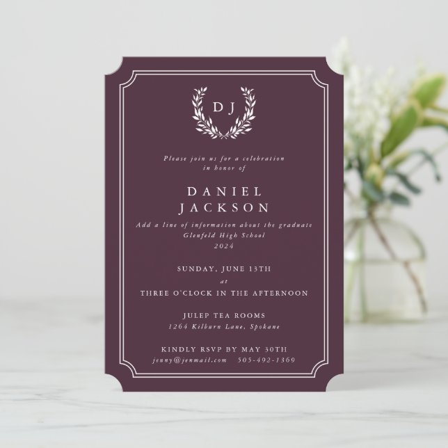 Invitation Bourgogne Monogram Laurel Wreath Graduation (Debout devant)