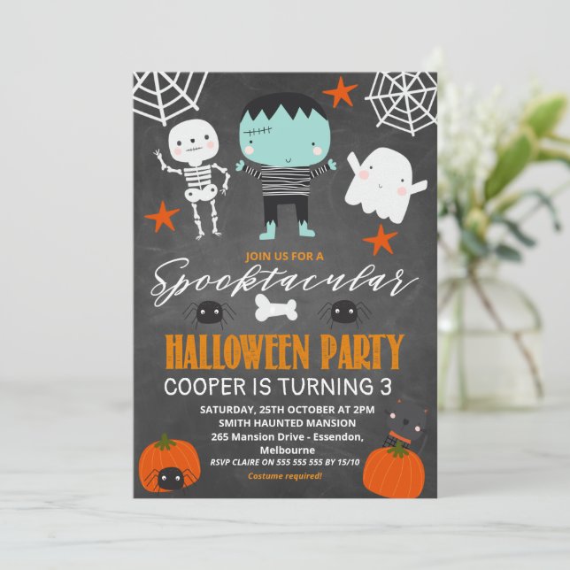 Invitation Boys Chalkboard Fête d'Halloween Anniversaire (Debout devant)