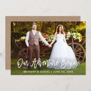 Invitation Brosse Script Notre aventure commence Kraft Card