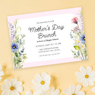 Invitation Brunch de la fête des Mères avec des fleurs sauvag
