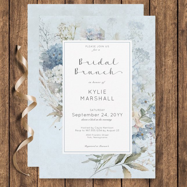 Invitation Brunch nuptial rustique bleu et blanc à cadre flor (Rustic Blue & White Floral Frame Bridal Brunch Invitation)
