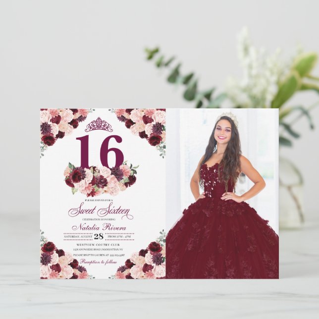 Invitation Burgundy Blush rose Floral Sweet 16 Anniversaire P (Debout devant)