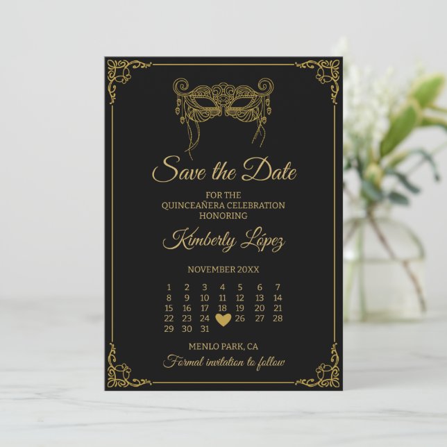 Invitation Calendrier de mascarade Enregistrer la date Quince (Debout devant)