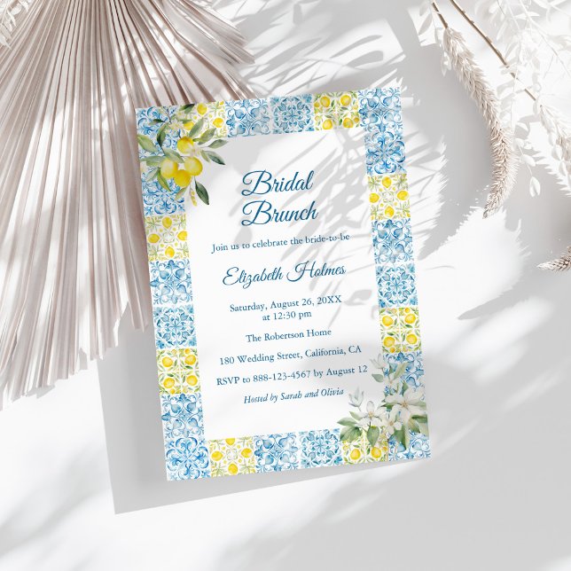 Invitation Carrelage bleu méditerranéen et Brunch nuptial aux (Mediterranean Blue Tiles and Lemons Bridal Brunch Invitation on a sunny white table.)