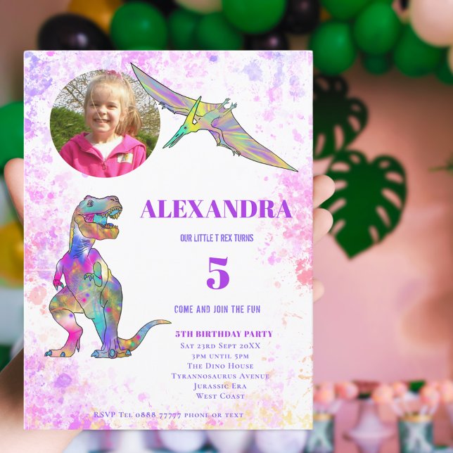 Invitation Carte Postale Dinosaur fête d'anniversaire pour les filles Photo (Girls dinosaur 5th birthday party with photo template postcard invitation )