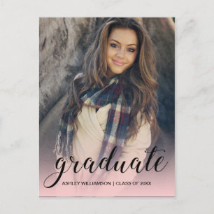 Invitation Carte Postale Fêter la fête de graduation Pink Ombre Photo
