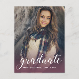 Invitation Carte Postale Fêter la photo Burgundy Ombre Graduation Party