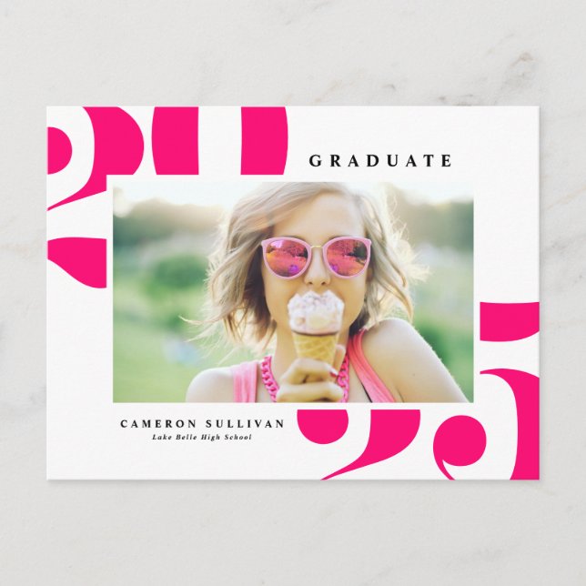 Invitation Carte Postale Hot Pink 2025 Téméraire Typographie Diplôme photo (Devant)