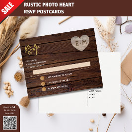 Invitation Carte Postale Monogramme de coeur en bois gravé rustique RSVP