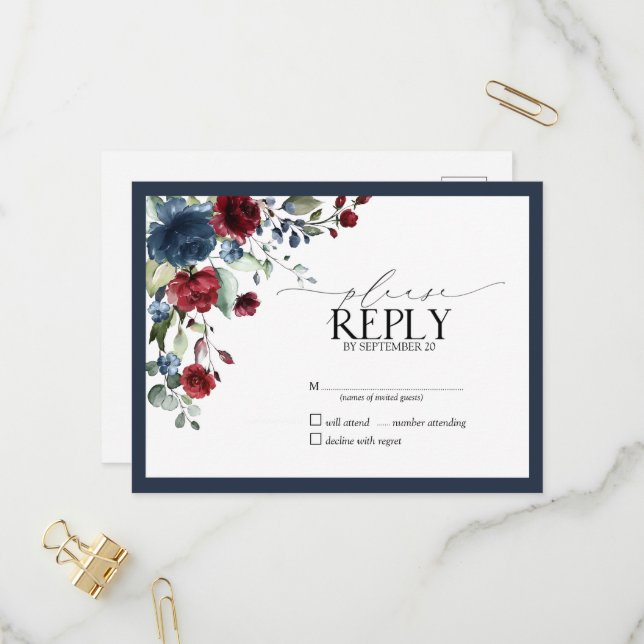 Invitation Carte Postale Navy Blue Bourgogne Floral Aquarelle Script RSVP (Devant/Arrière en situation)