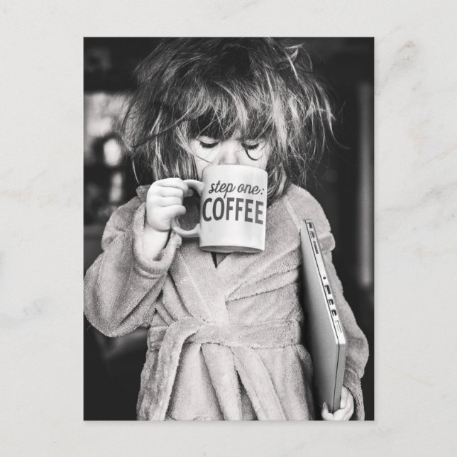 Invitation Carte Postale Petite fille boit du café (Devant)