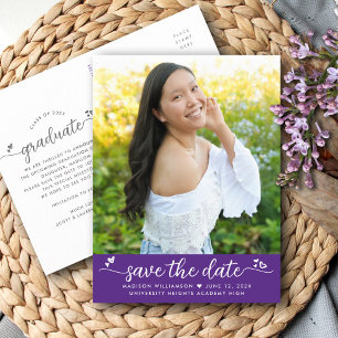 Invitation Carte Postale Purple Enregistrer la date Graduation Script photo