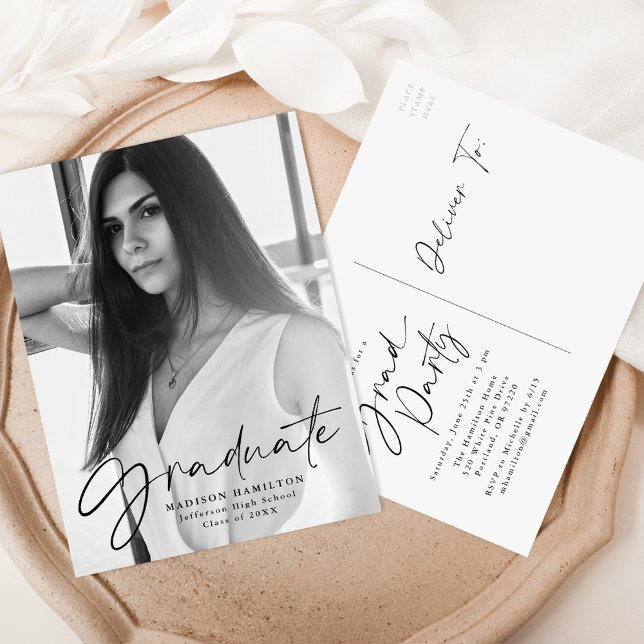 Invitation Carte Postale Soirée de graduation en noir élégant Script photo (Créateur téléchargé)