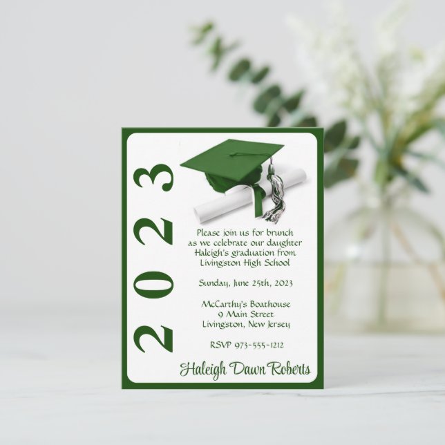 Invitation Casquette & Diplôme, Green & White Graduation (Debout devant)