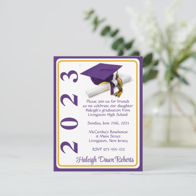 Invitation Casquette & Diplôme, Purple & Gold Graduation (Debout devant)