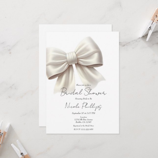 Invitation Champagne Pearl Ivory White Bow Fête des mariées (Devant/Arrière en situation)