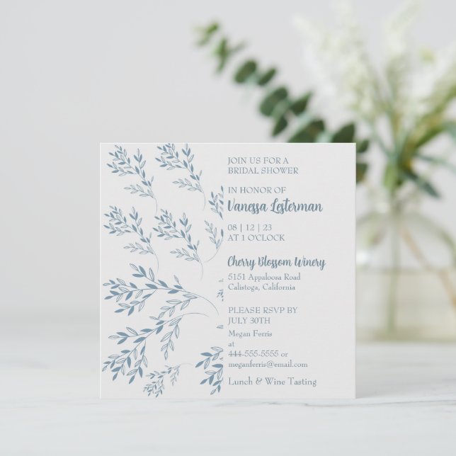 Invitation Chic Blue Foliage Douche nuptiale (Debout devant)