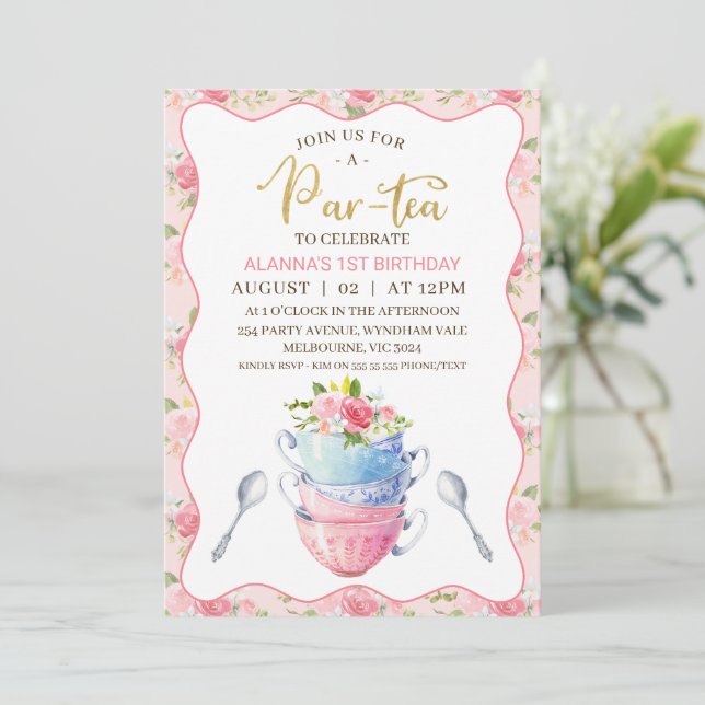 Invitation Chic Floral Wave Teacups 1er anniversaire Tea Part (Debout devant)