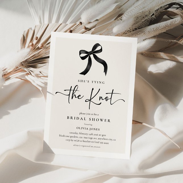 Invitation Chic 'She's Tying the Knot Black Bow Fête des mari (Créateur téléchargé)