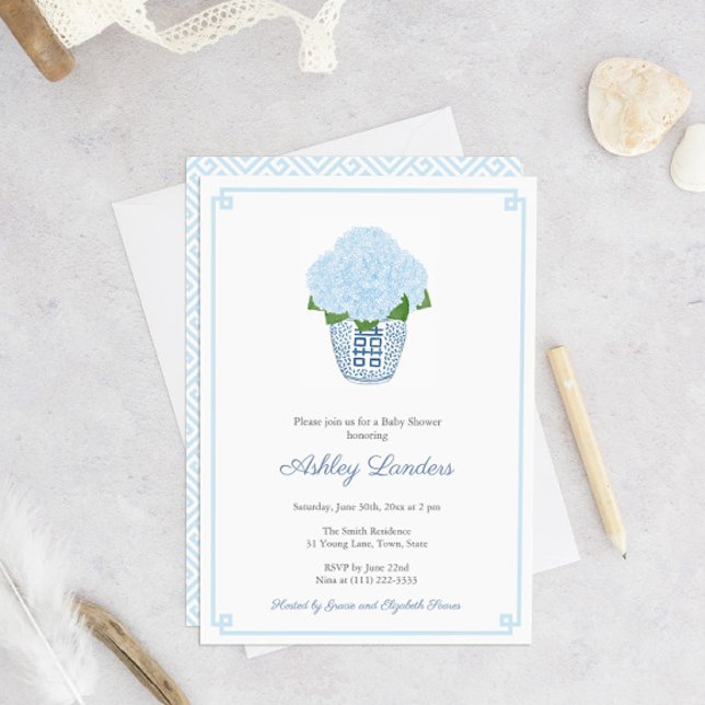 Invitation Chinoiserie Chic Blue Hydrangeas Baby shower garço (Baby Shower Party for boy invite with pale blue hydrangeas in a navy blue and white ginger jar vase)