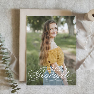 Invitation Classe de script blanc élégant de 2024 Graduation