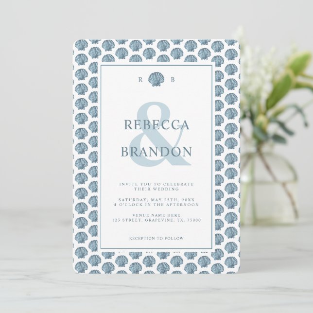 Invitation Coastal Seashell Motif Monogramme QR Code Mariage (Debout devant)