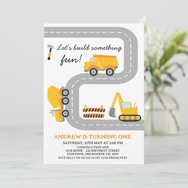 Invitation Construction Jaune moderne Bâtir Amusant 1er Anniv (Debout devant)