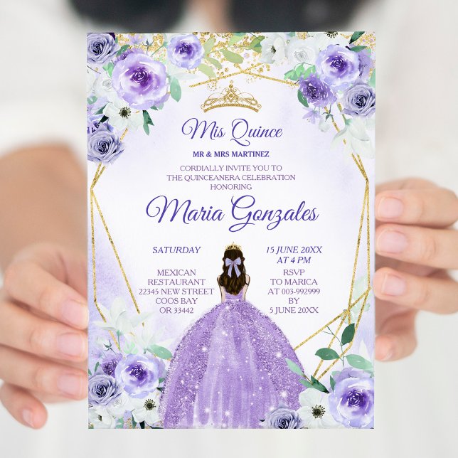 Invitation Couronne d'or et fleurs violettes Quinceañera (Créateur téléchargé)