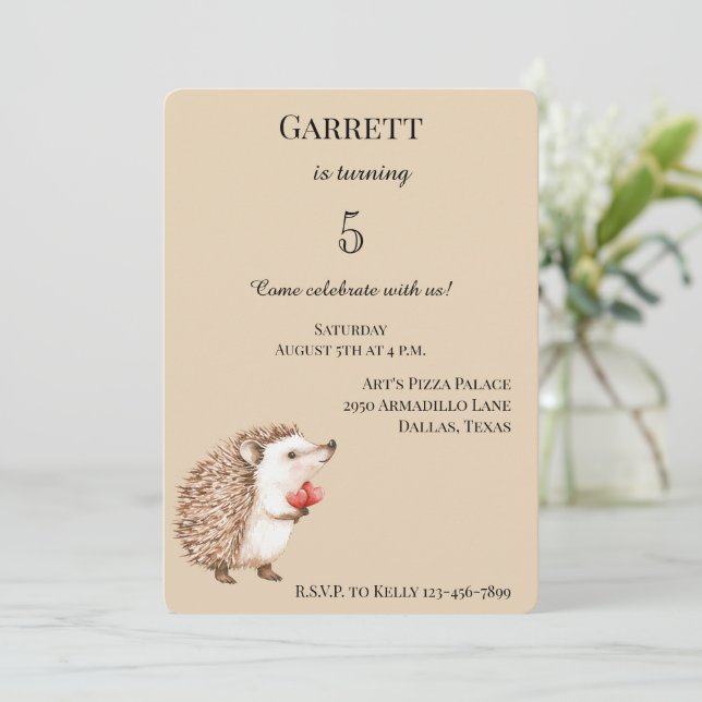 Invitation Cream Cute Hedgehog Coeurs rouges Anniversaire (Debout devant)