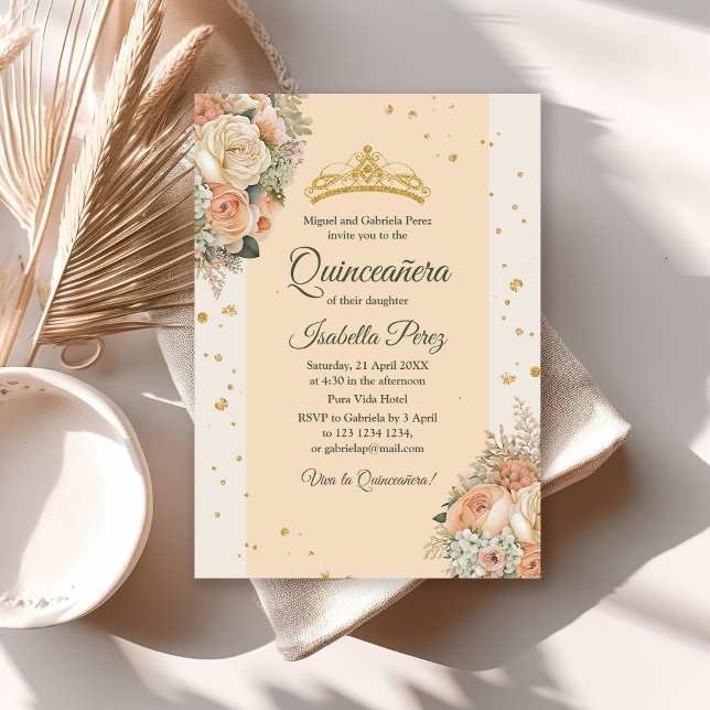Invitation Crème de Pêche Floral et Or Tiara Quinceanera (Peach Cream Floral and Gold Tiara Quinceanera Invitation on a white table with neutral decor.)