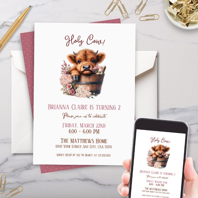 Invitation Cute Hydrangea Rose Floral Animaux de ferme Annive (cute pink floral highland cow birthday party invitation for little girl with hydrangea wildflowers)