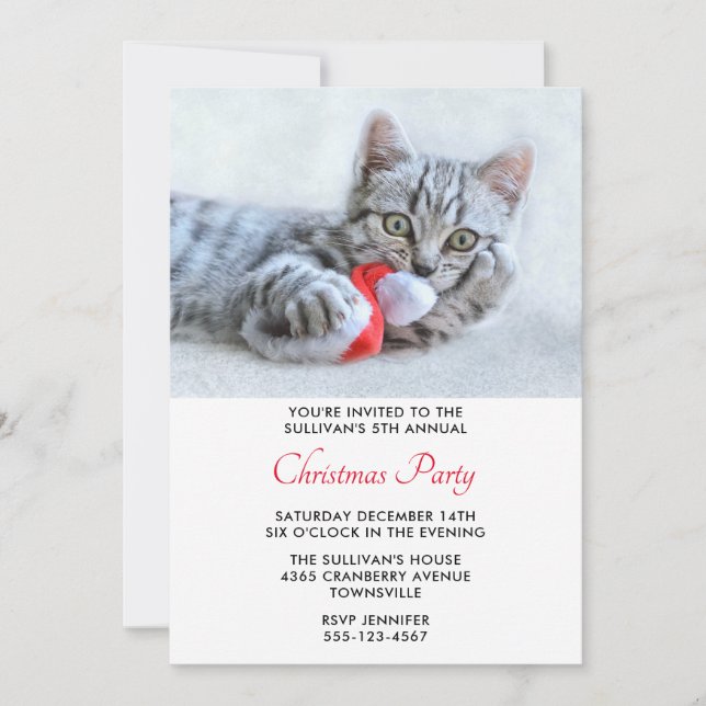 Invitation Cute Kitty Biting une fête de Noël Red Santa Hat (Devant)