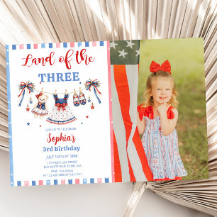Invitation d'anniversaire de fille en vêtements ro